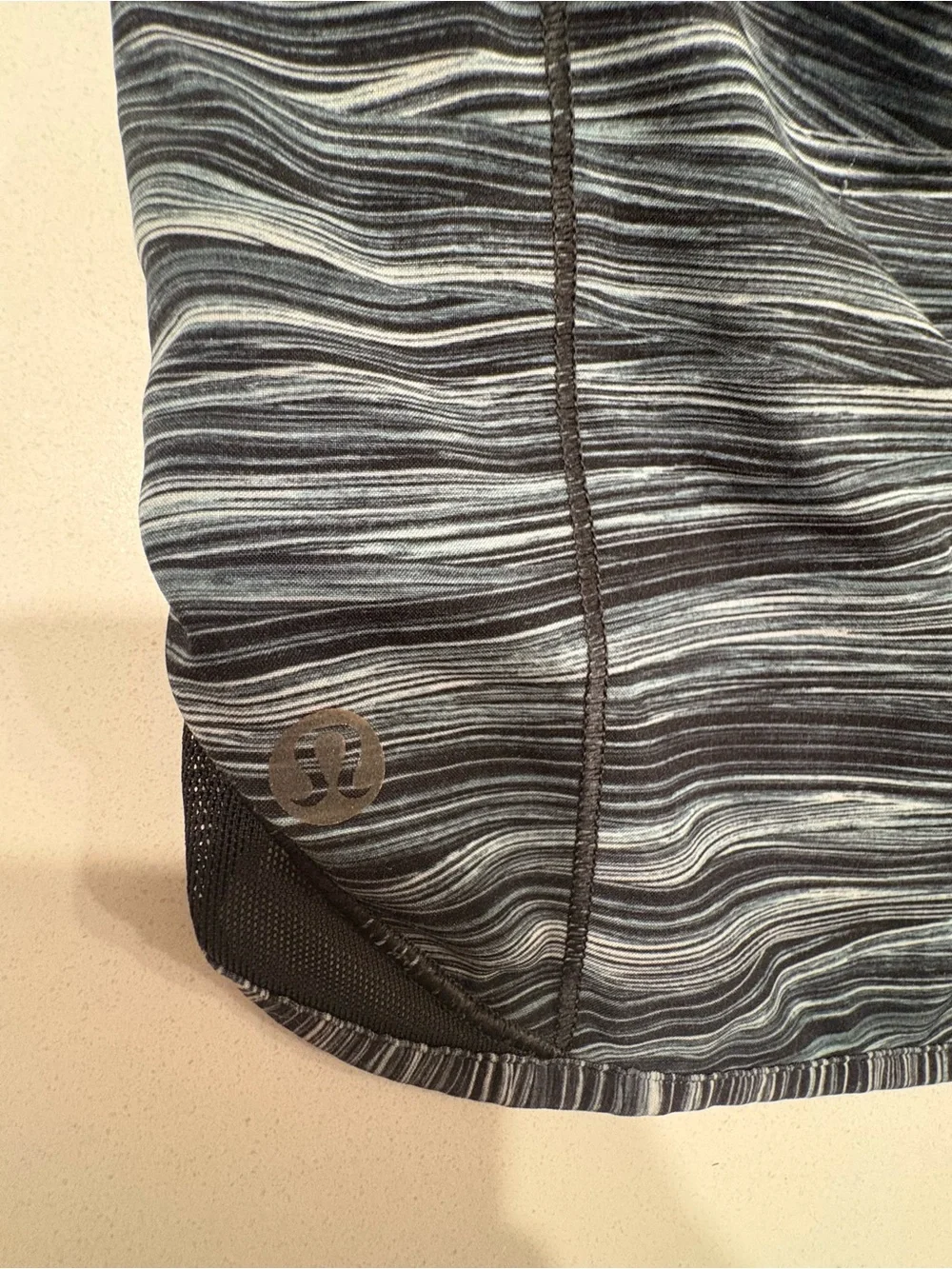 Lululemon Hotty Hot Women's Black/Gray Striped low rise 2.5” Shorts size 4